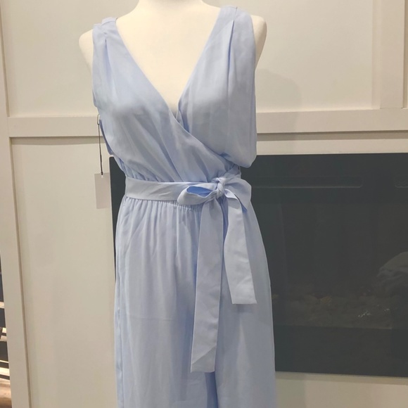 Babaton Maximillian jumpsuit in beautiful light blue - Picture 4 of 5